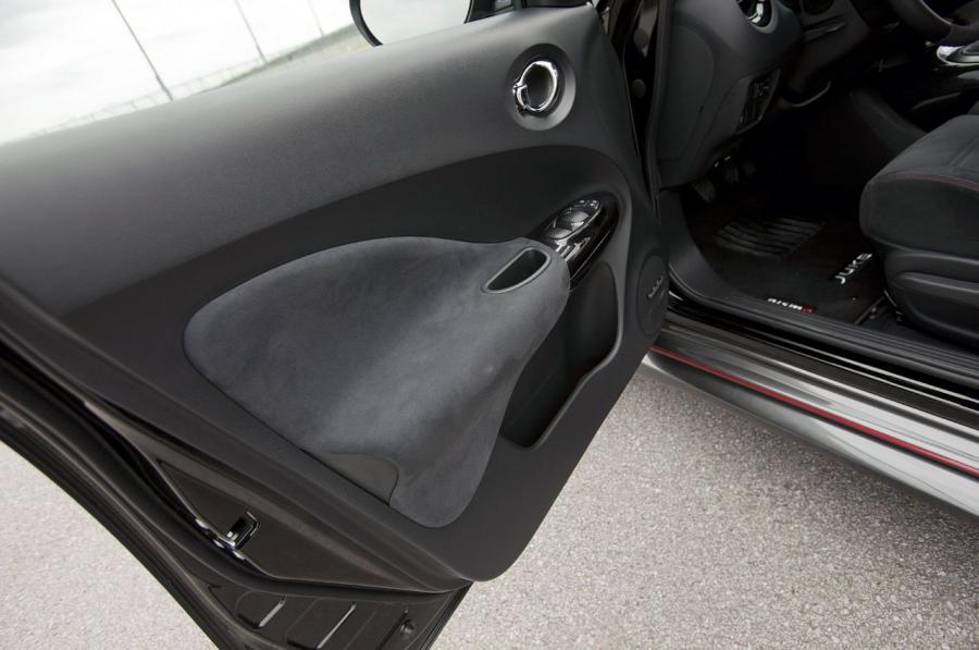  Nissan Juke Nismo 2013 года  (фото 19 из 25)